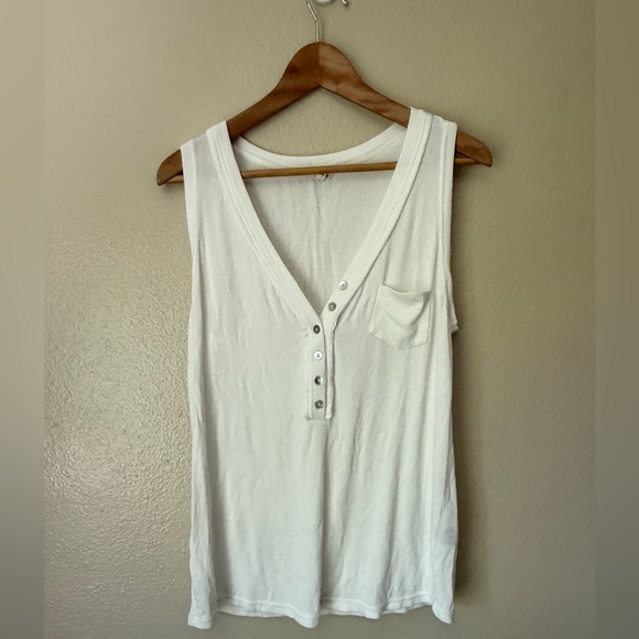 POL Sleeveless Relaxed Tank Top - Picture 1 of 4